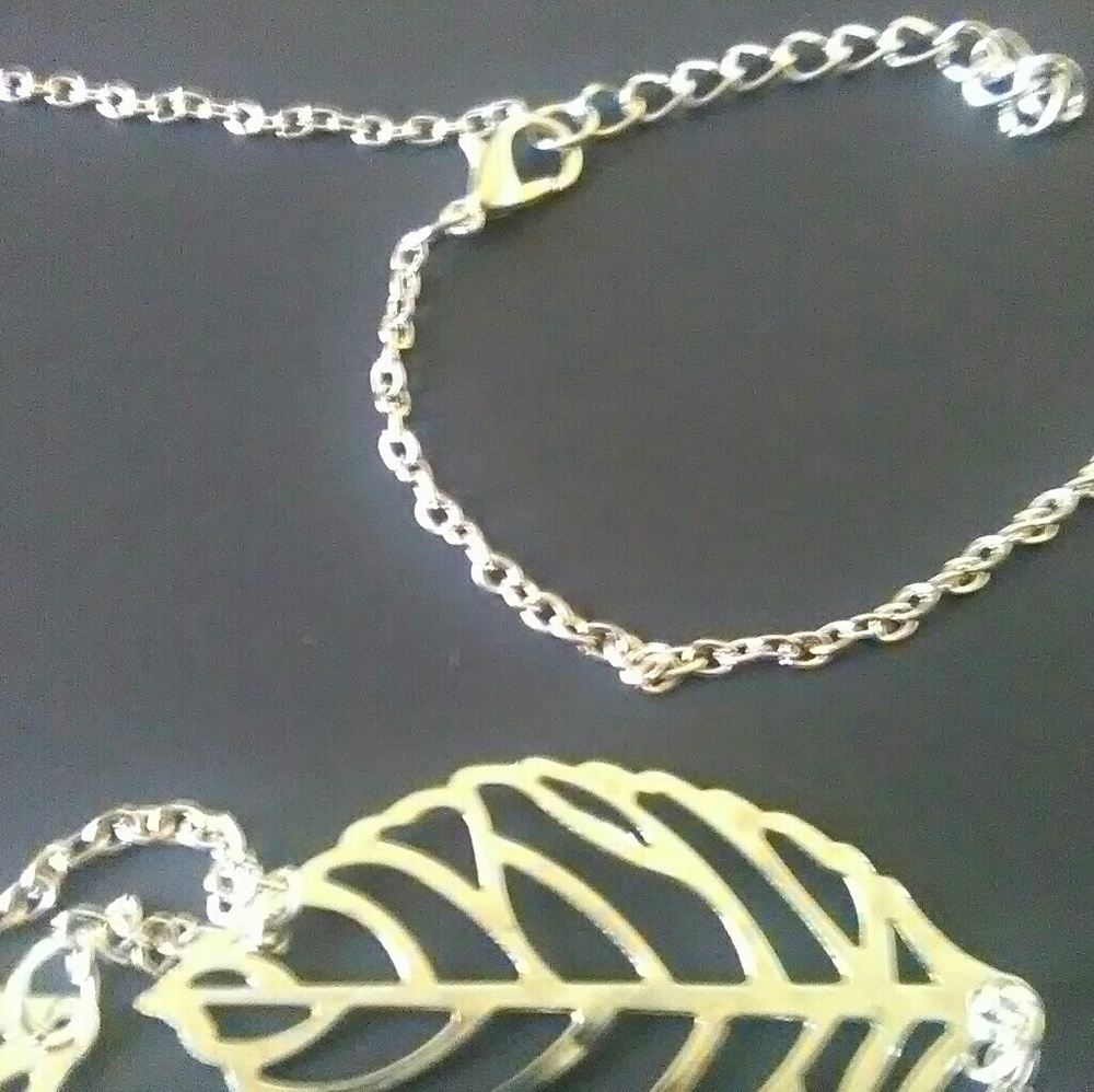 New Ladies Bright Shiny Choker Big Leaf Necklace - Picture 2 of 5